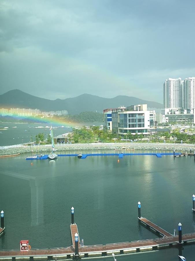 Aparthotel Lotte Castle Marina Yeosu Exterior foto